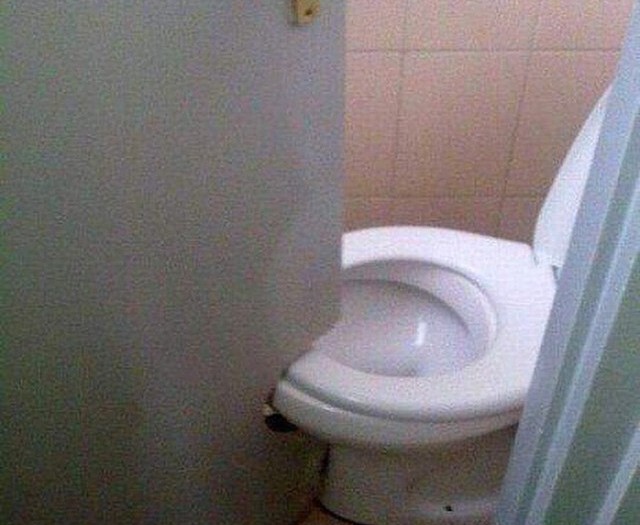 Design at its very best #toilet #design #fail #habal #هبل
#HabaLdotCom
#هبل_دوت_كوم