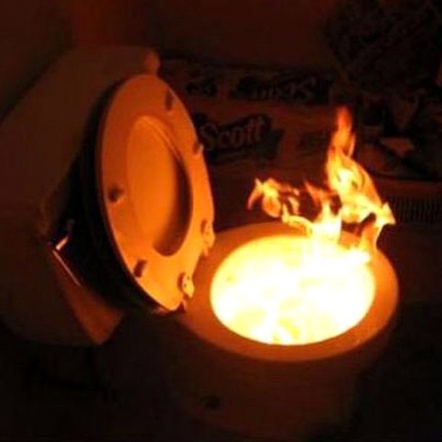 When you #eat #toomuch #toilet #burn #fire #habal #هبل
#HabaLdotCom
#هبل_دوت_كوم